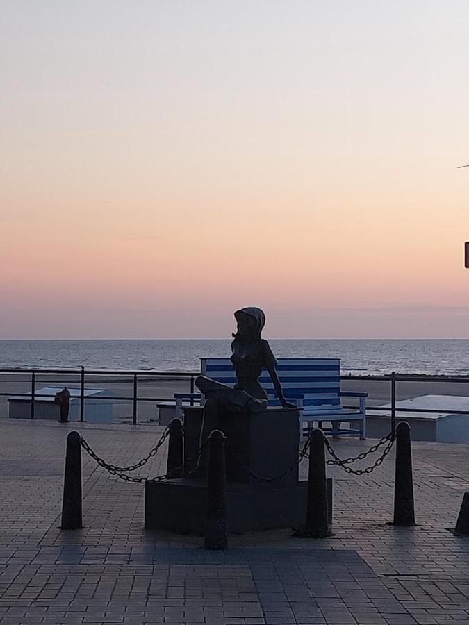 Lovely N° 9 Op Ieder Moment Een Prachtig Zeezicht & Zwembad Middelkerke Eksteriør bilde
